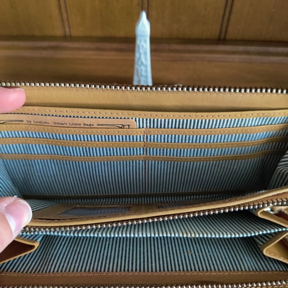 NWOT German brand "SLB by LouLou" tan, faux-suede clutch/wrist wallet - Picture 4 of 7